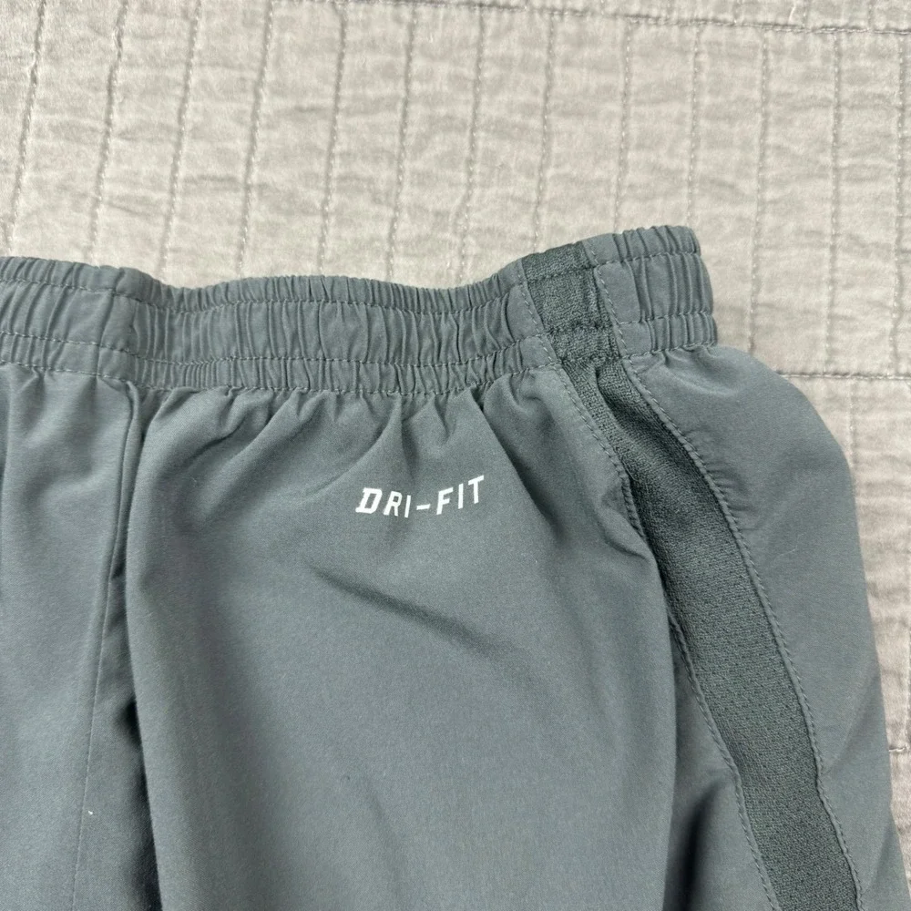 Nike Shorts Men Medium Gray 8